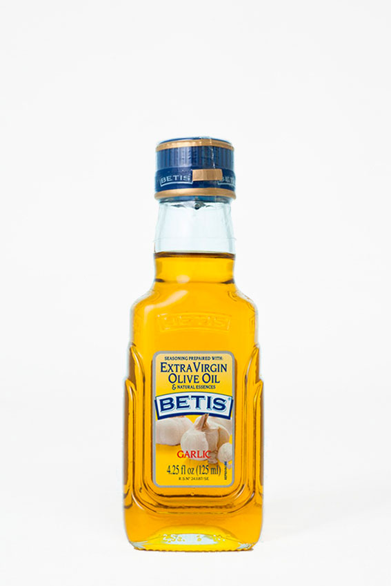 Caja de 24 botellas vidrio de 125 ml de aceite de oliva virgen extra BETIS y esencia natural de ajo